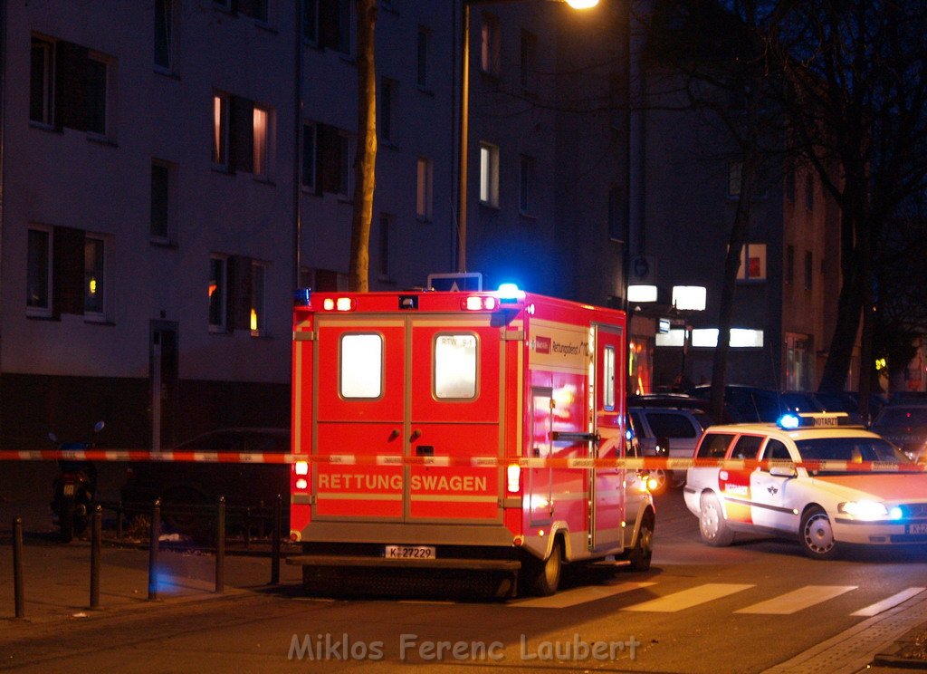 Mann fiel aus Fenster Koeln Hoehenberg OranienstrP01.JPG